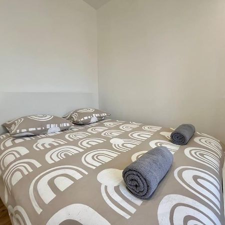 T2 Renove A 15 Min De Lyon Apartment Pierre-Bénite Exterior photo